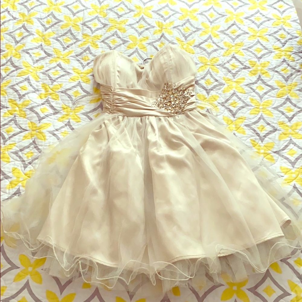 Beautiful dress for wedding parties and coctails